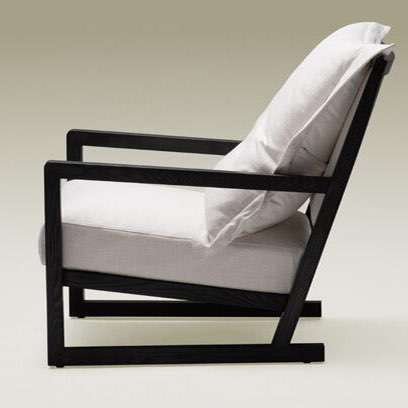 Contemporary accent armchair